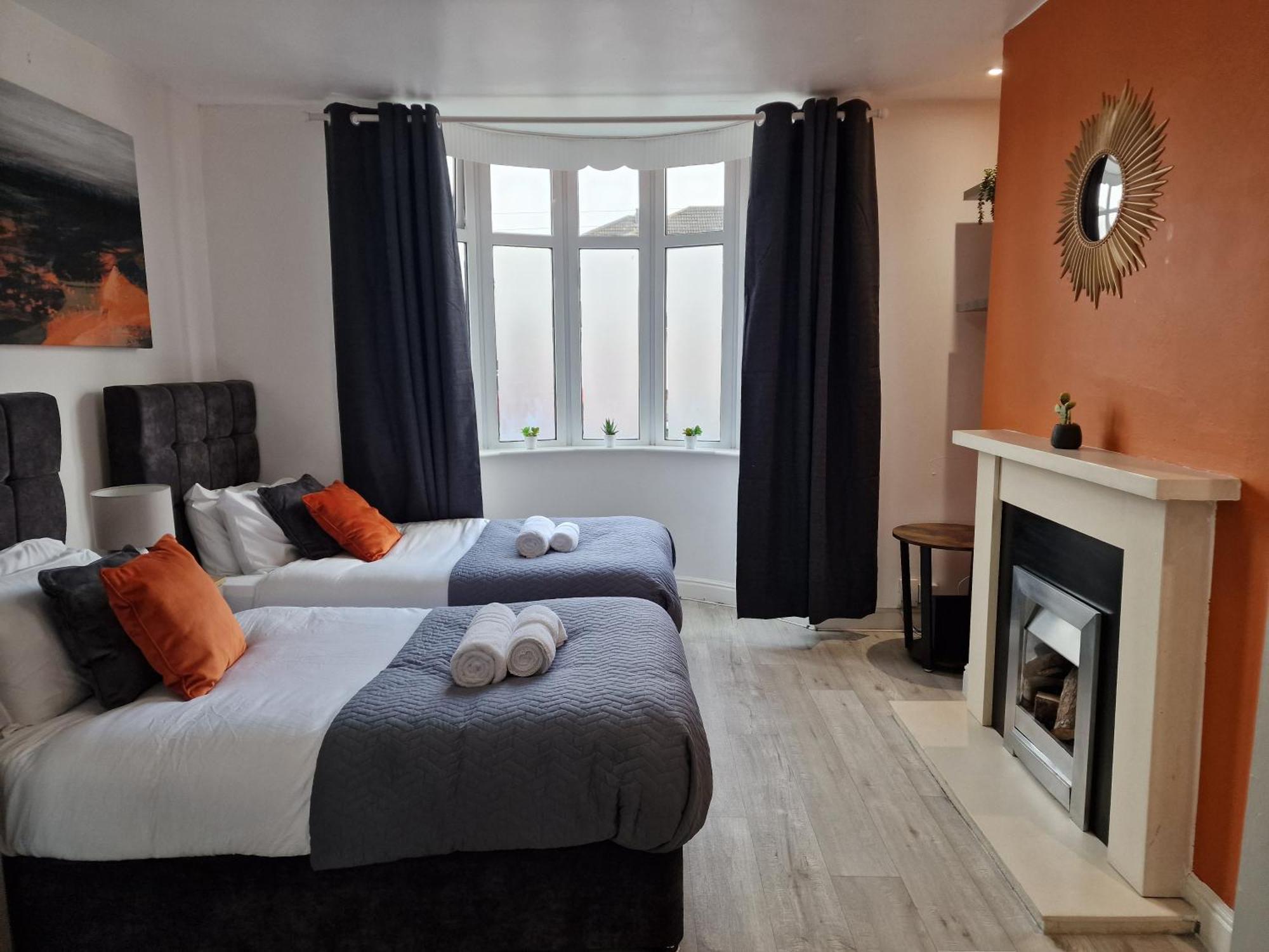 Вилла Modern 4-Bed House With Garden & Parking Ковентри Экстерьер фото